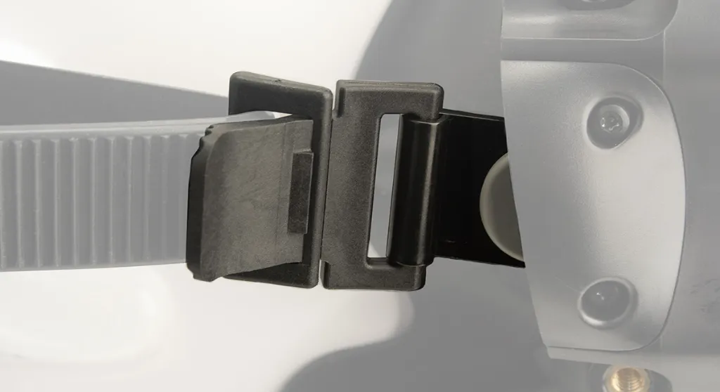 metal_plasticbuckles_wide_small.webp